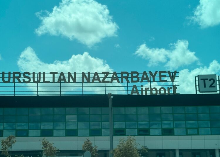 В аэропорту Астаны объяснили причины невыносимой духоты