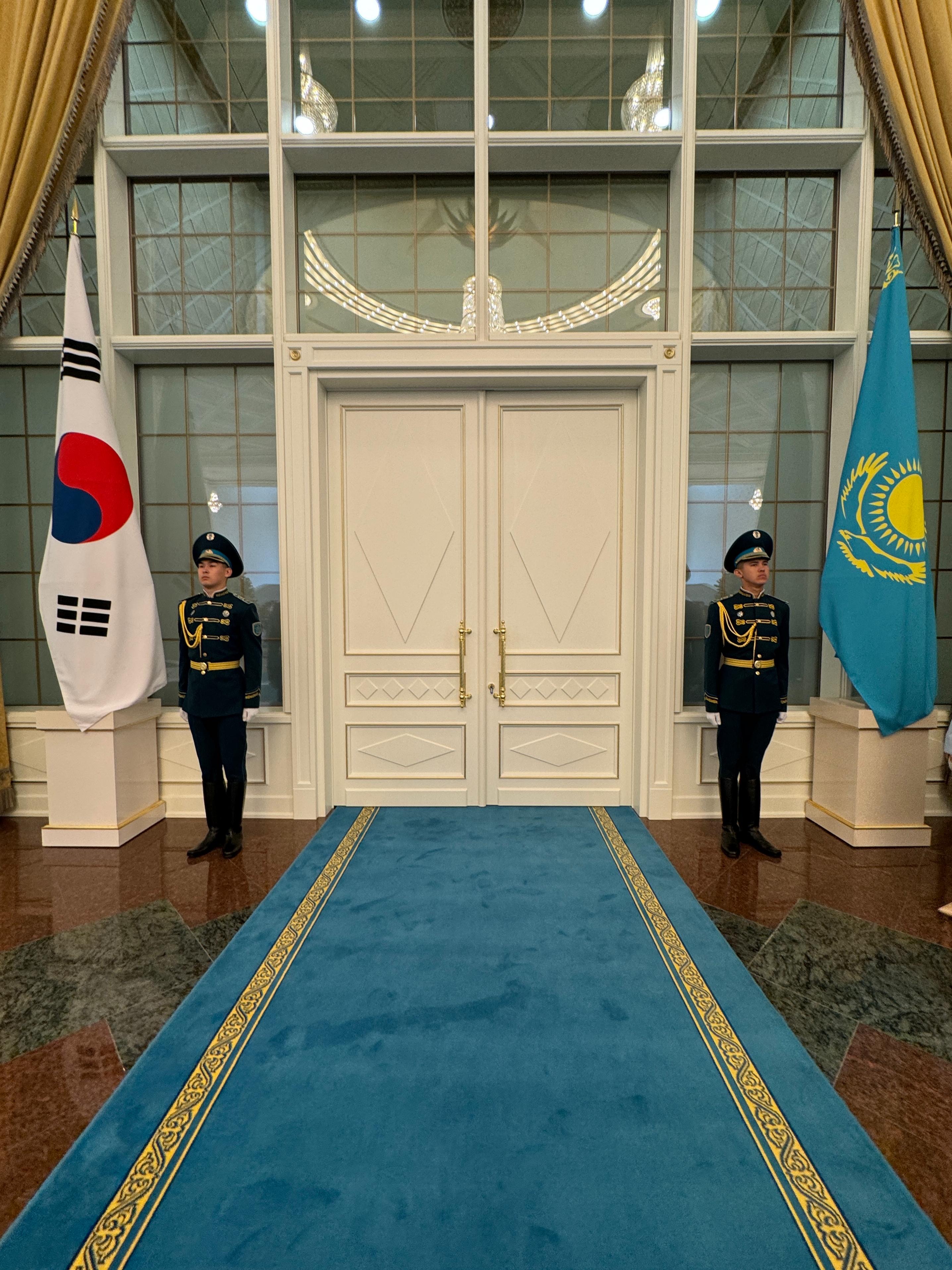 Акорда встречает президента Кореи: как это выглядит