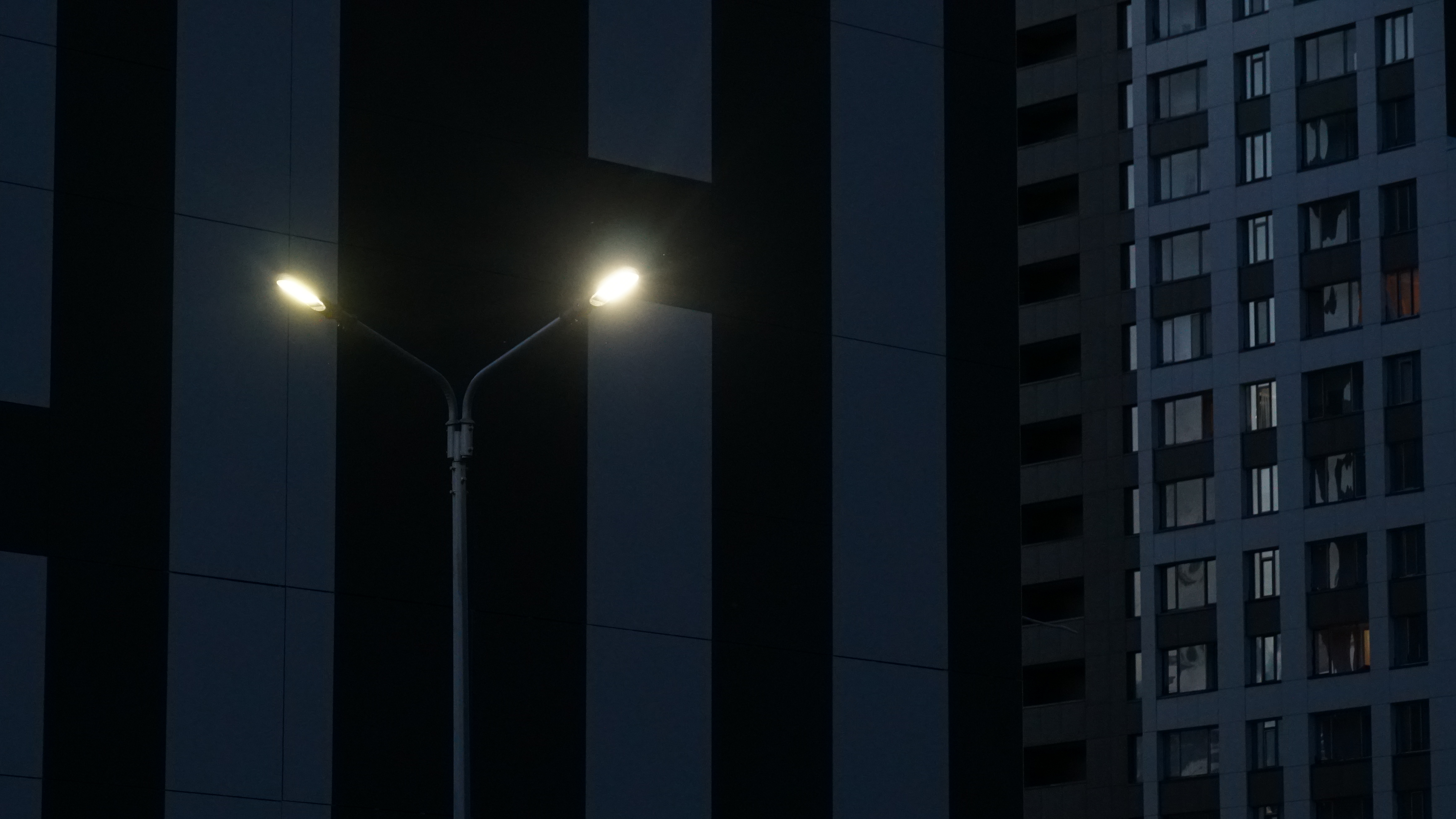 Часть алматинцев вновь осталась без света