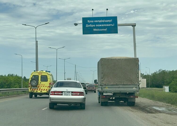 Почему Астану окружили блокпостами?