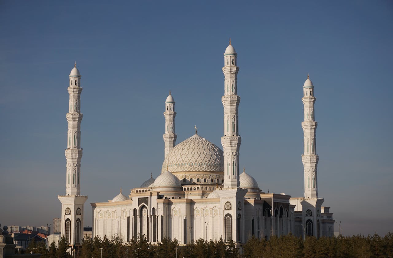 Токаев поздравил казахстанцев с праздником Курбан айт