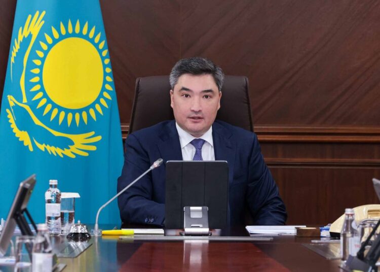 Все казахстанские дороги и села должны охватить связью до 2027 года
