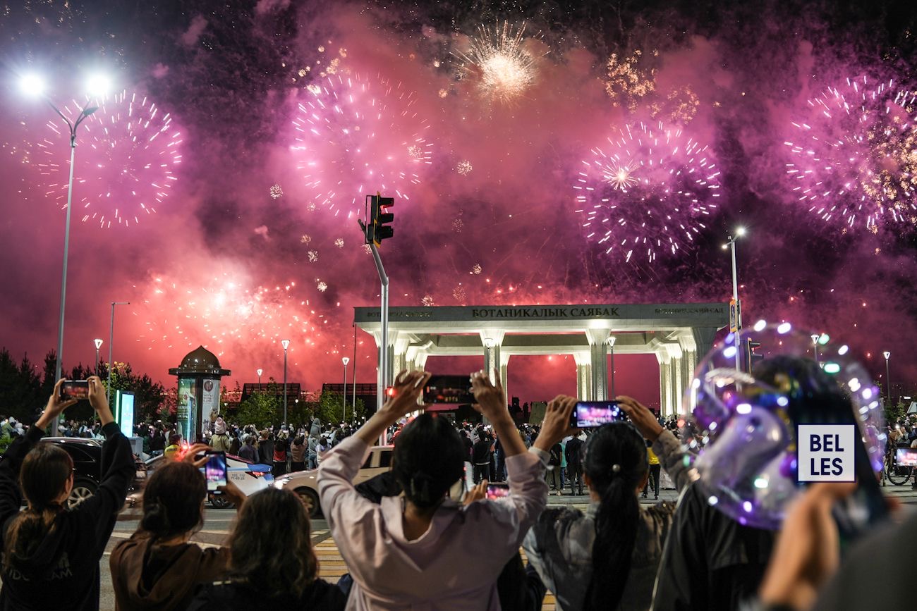 Грандиозный салют запустили в Астане