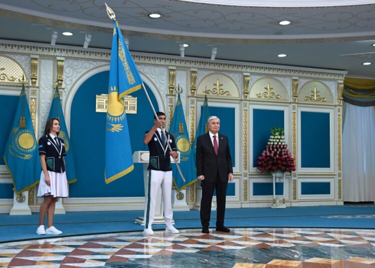 «Мы возлагаем на вас большие надежды»: Токаев вручил флаг сборной Казахстана в преддверии Олимпиады-2024