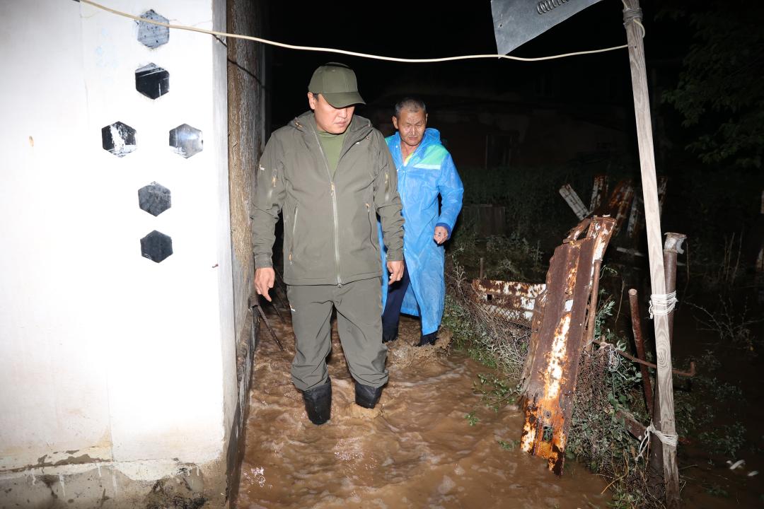 Подтопление в Жанатасе: отключилось электричество, закрыли трассу