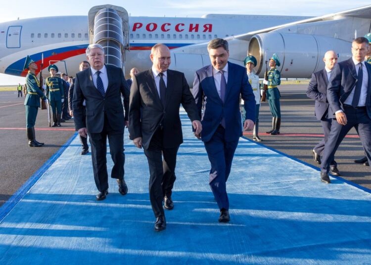 Путин прилетел в Астану для участия в саммите ШОС