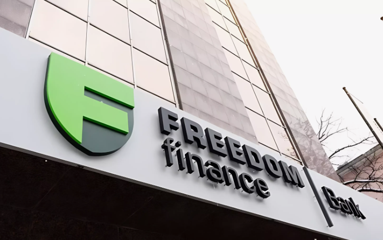 Кому «корона» жмет? Казахстанский Freedom Bank приостановил переводы через платежную систему «Золотая корона»