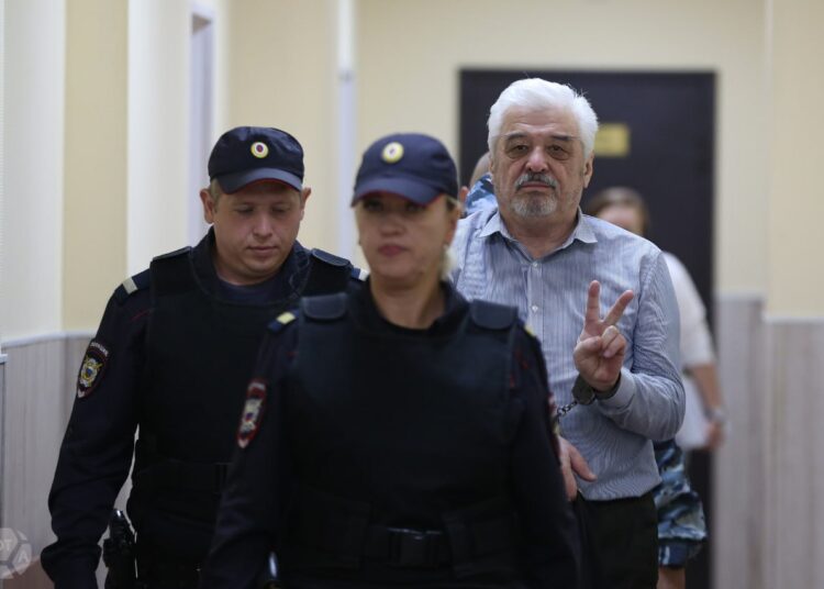 «Верните петухов с фронта»: в России главу узбекского землячества отправили в колонию на 4 года за пост в соцсети