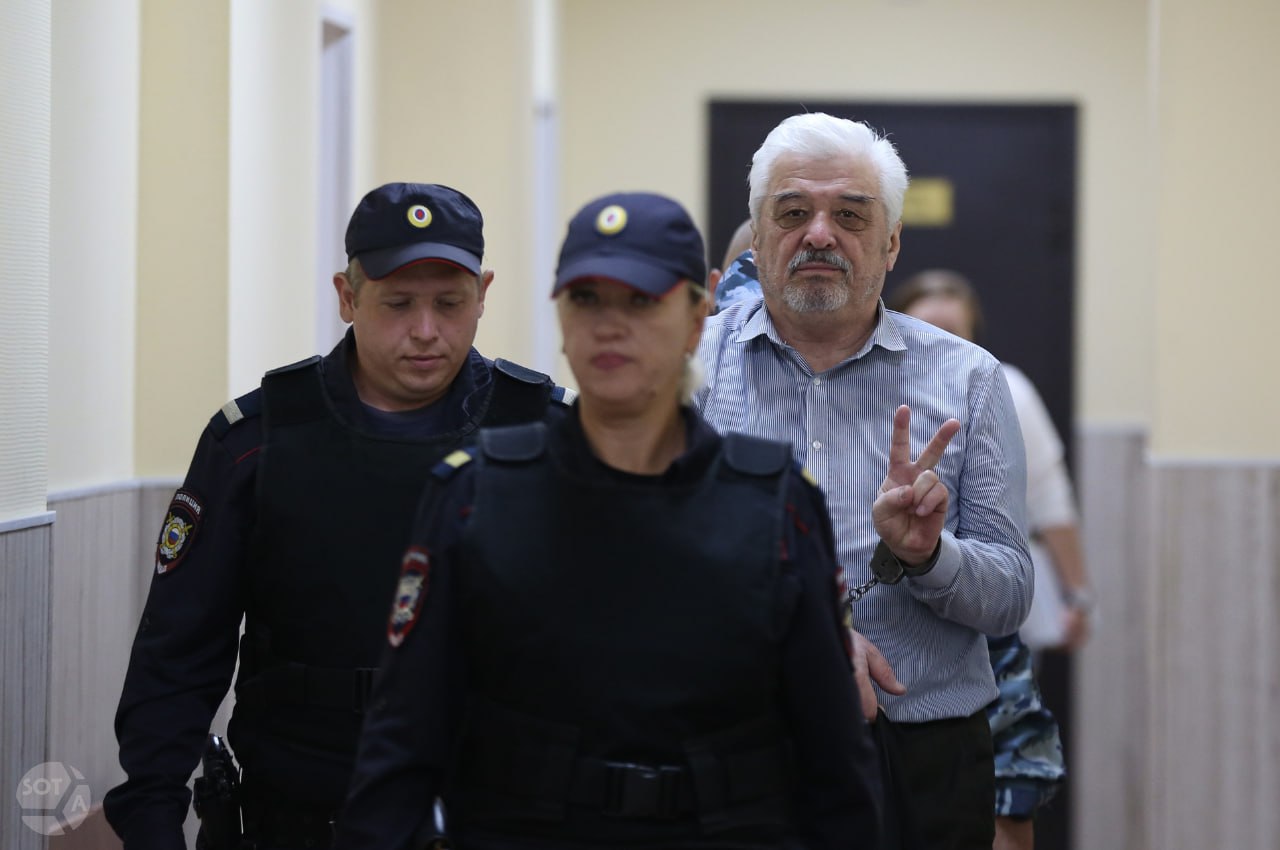 «Верните петухов с фронта»: в России главу узбекского землячества отправили в колонию на 4 года за пост в соцсети