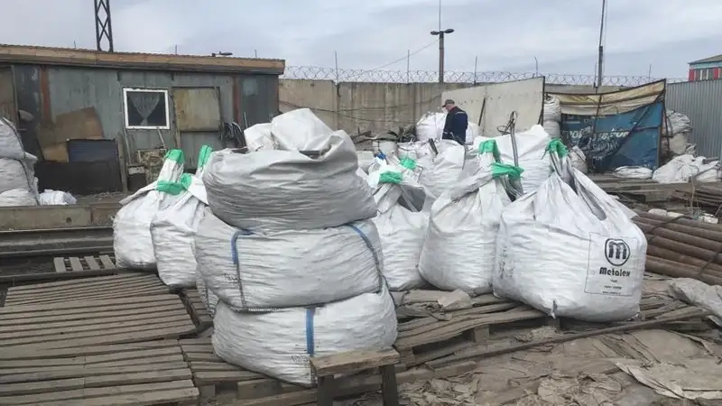 Ферросплав на 370 млн тенге украли с грузовых поездов в Абайской области