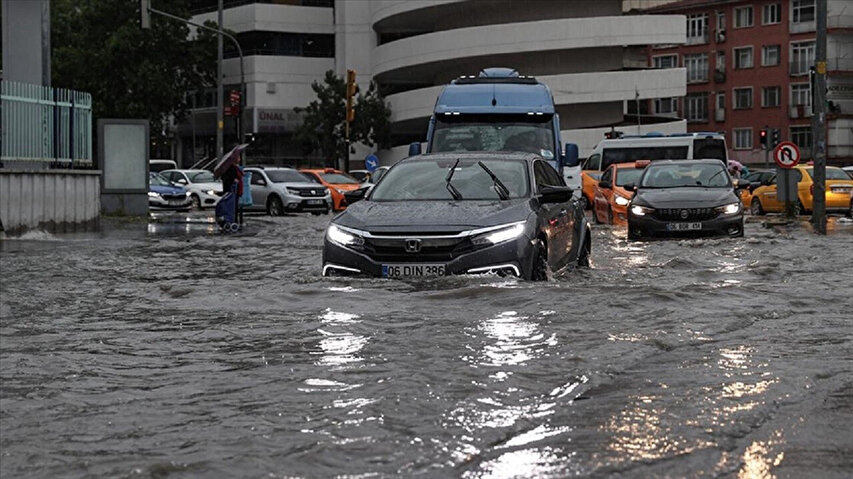 Столицу Турции накрыли проливные дожди