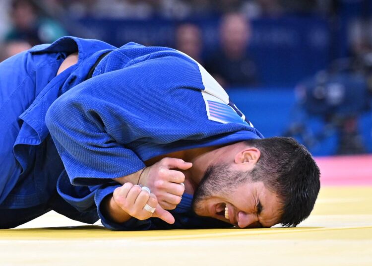 Без сенсаций: Дзюдоист Нурлыхан Шархан уступил чемпиону мира в Париже