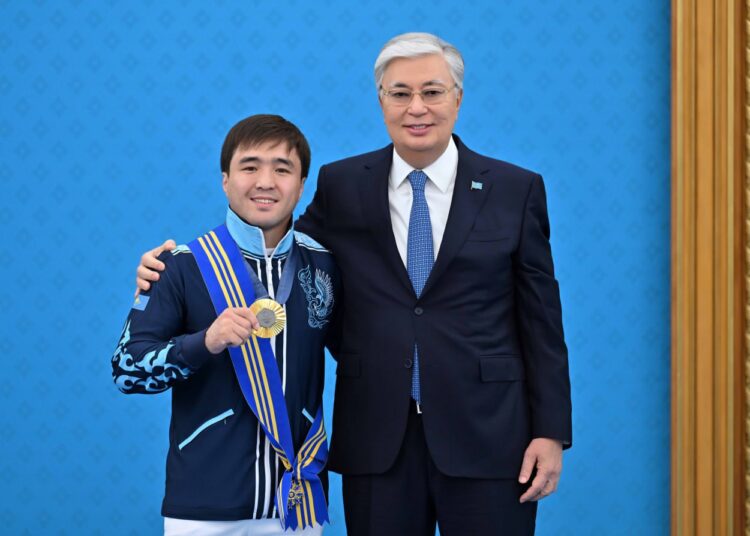 Олимпийскому чемпиону Елдосу Сметову подарили квартиру. Еще одну: даем полный список подарков за «золото» Парижа