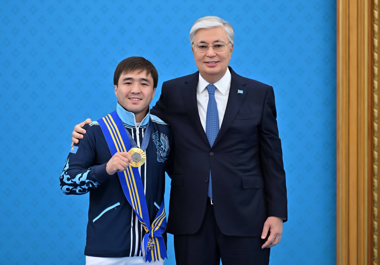 Олимпийскому чемпиону Елдосу Сметову подарили квартиру. Еще одну: даем полный список подарков за «золото» Парижа