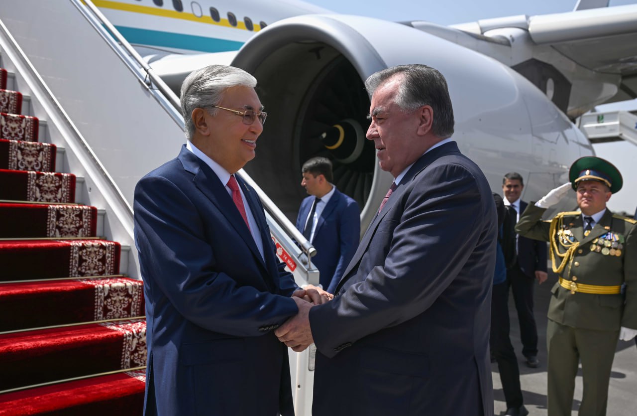 В четверг Токаев прибыл в Понедельник