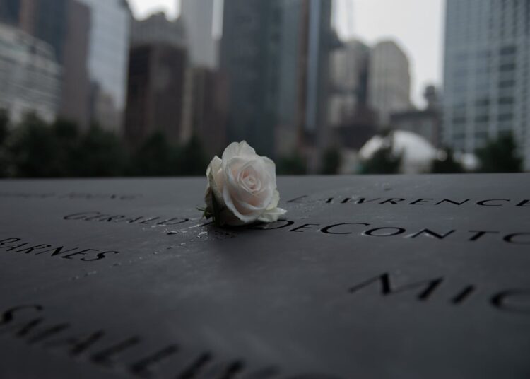 К годовщине 9/11: появилось видео обрушение башен, снятое на профессиональную камеру