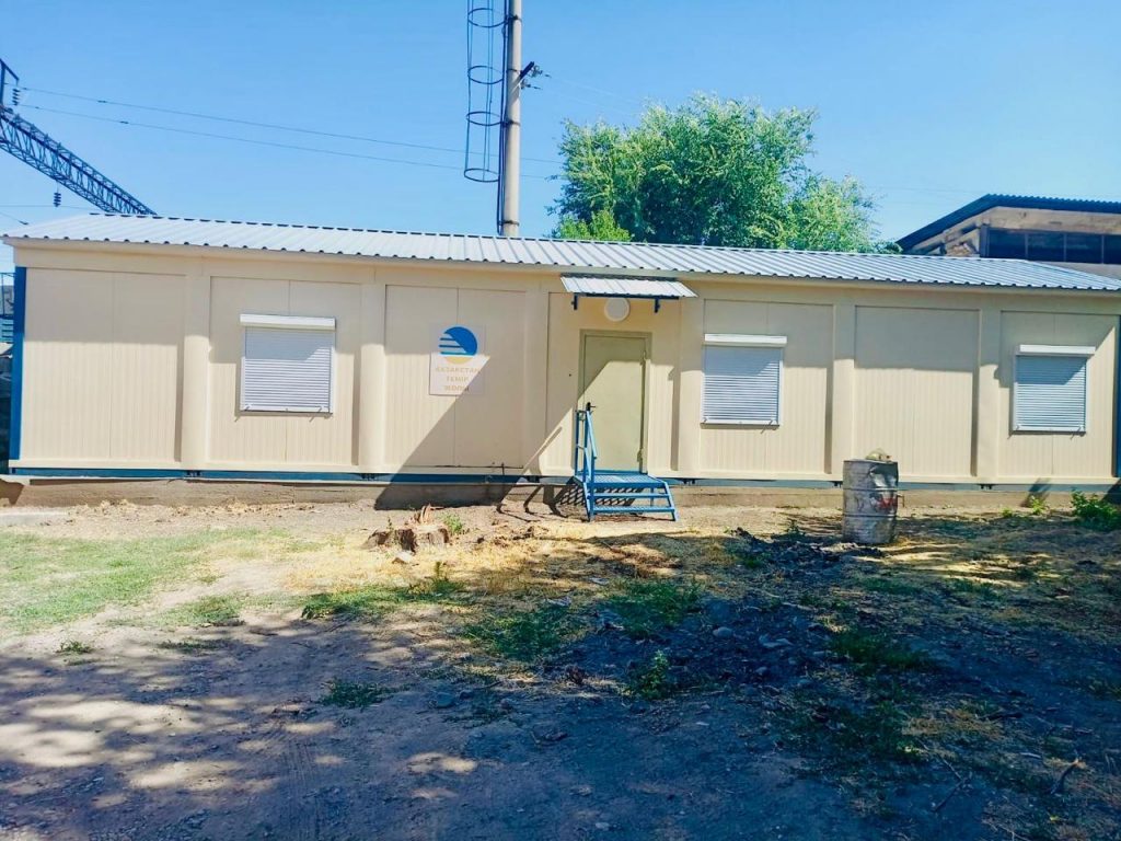 Сотрудники КТЖ смогут жить на работе: на станциях устанавливают специальные модули