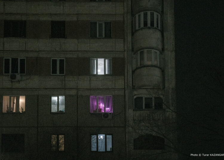 «Бегают геи в юбках»: Досаеву пожаловались на ночную жизнь Алматы