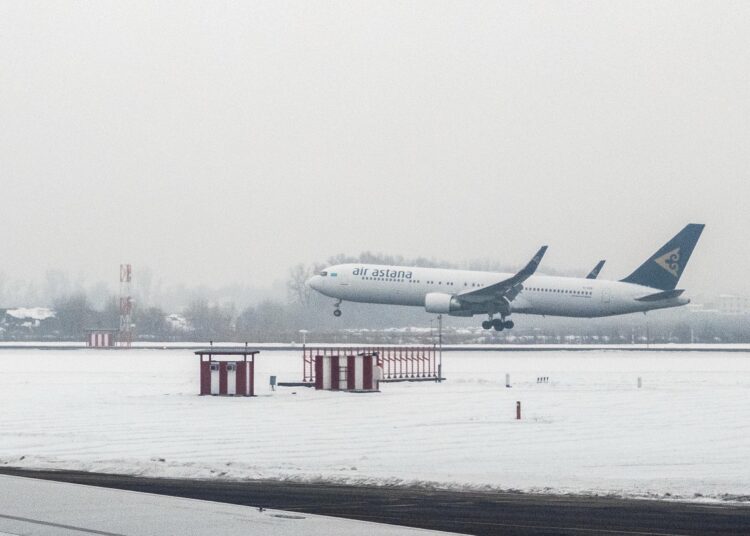Самолёт Air Astana вынужденно сел в Баку из-за экстренной ситуации на борту