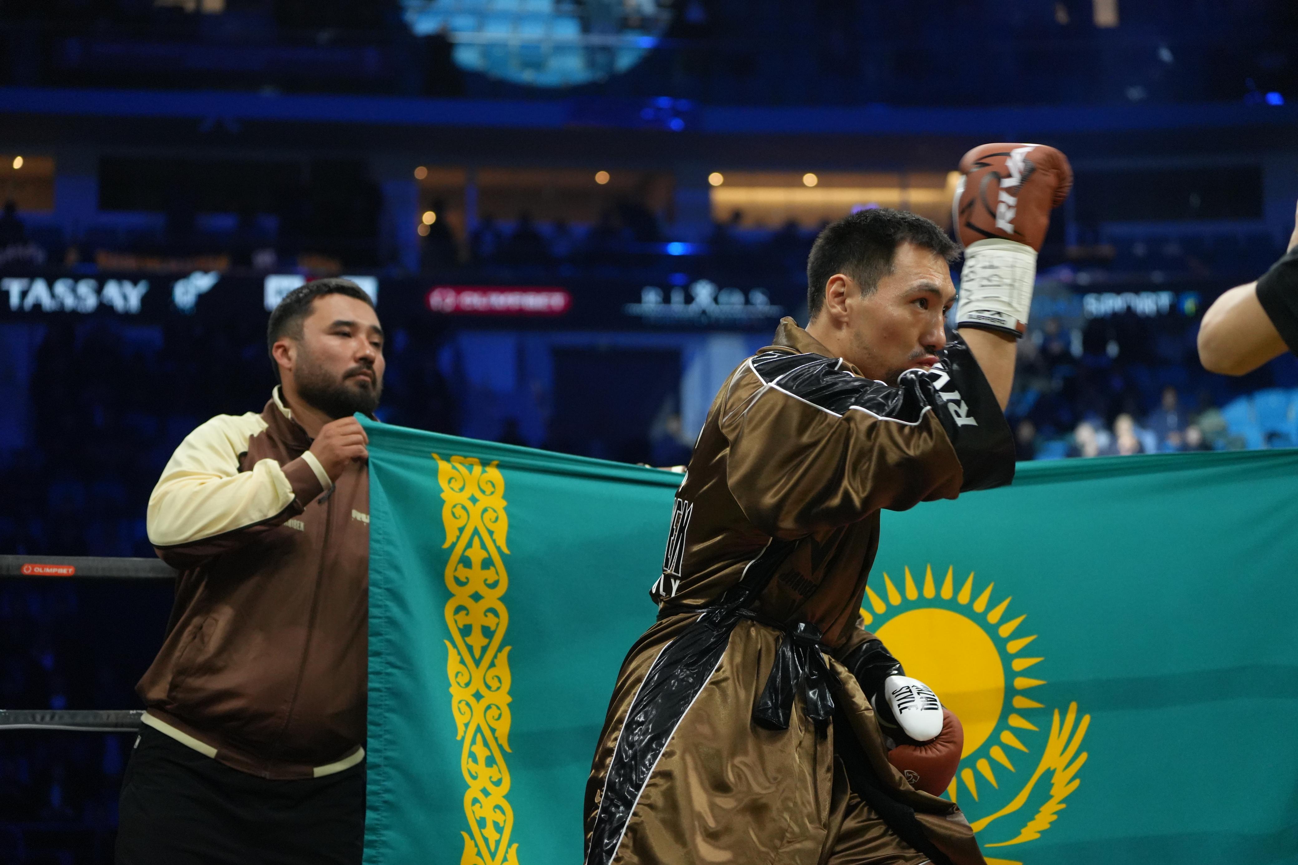 Жанибек Алимханулы защитил чемпионские титулы, остановив непобеждённого соперника в Астане