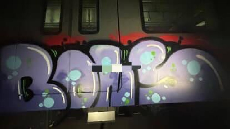 Вагоны ЛРТ в Астане разрисовали граффити