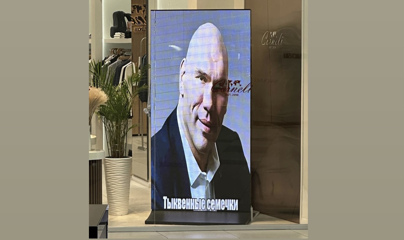 «Тыквенные семечки» и Николай Валуев атаковали баннеры в столичной Мега Silk Way