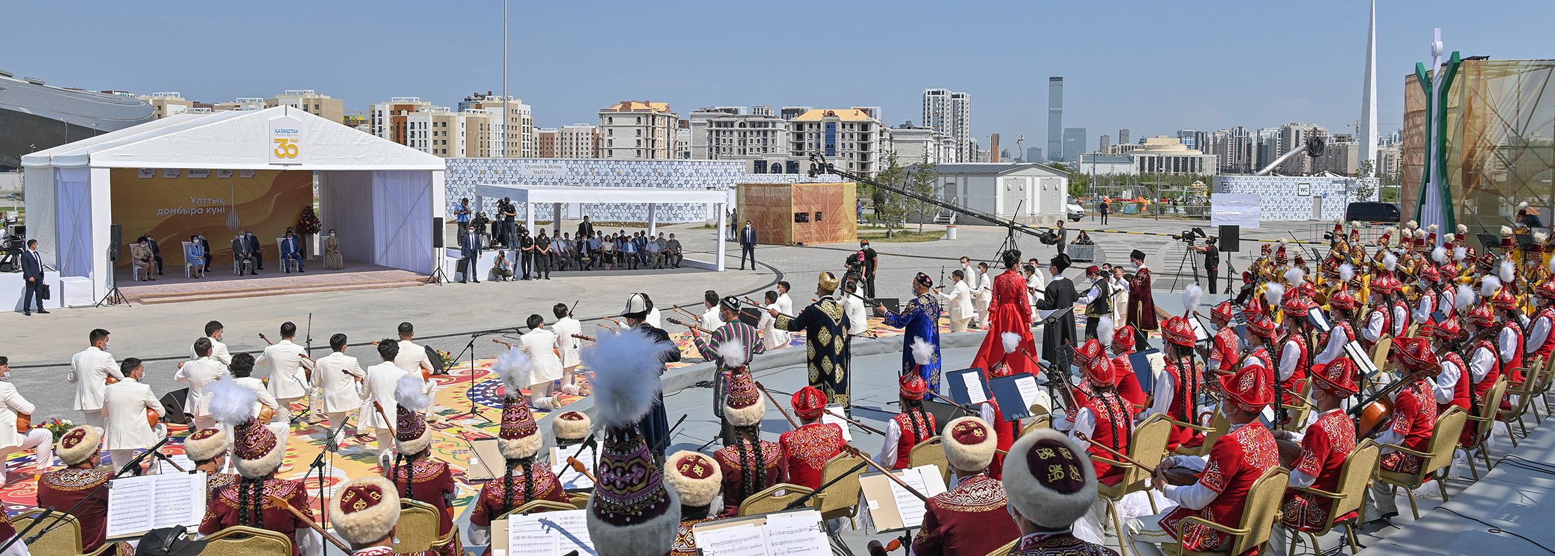 Токаев поздравил казахстанцев с Национальным днем домбры