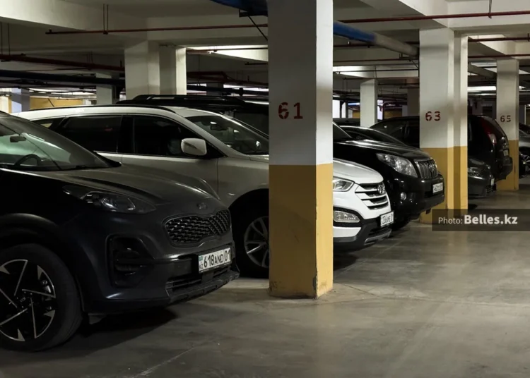 Водительница Lexus отсудила у ТРЦ в Таразе более миллиона тенге за повреждённую машину