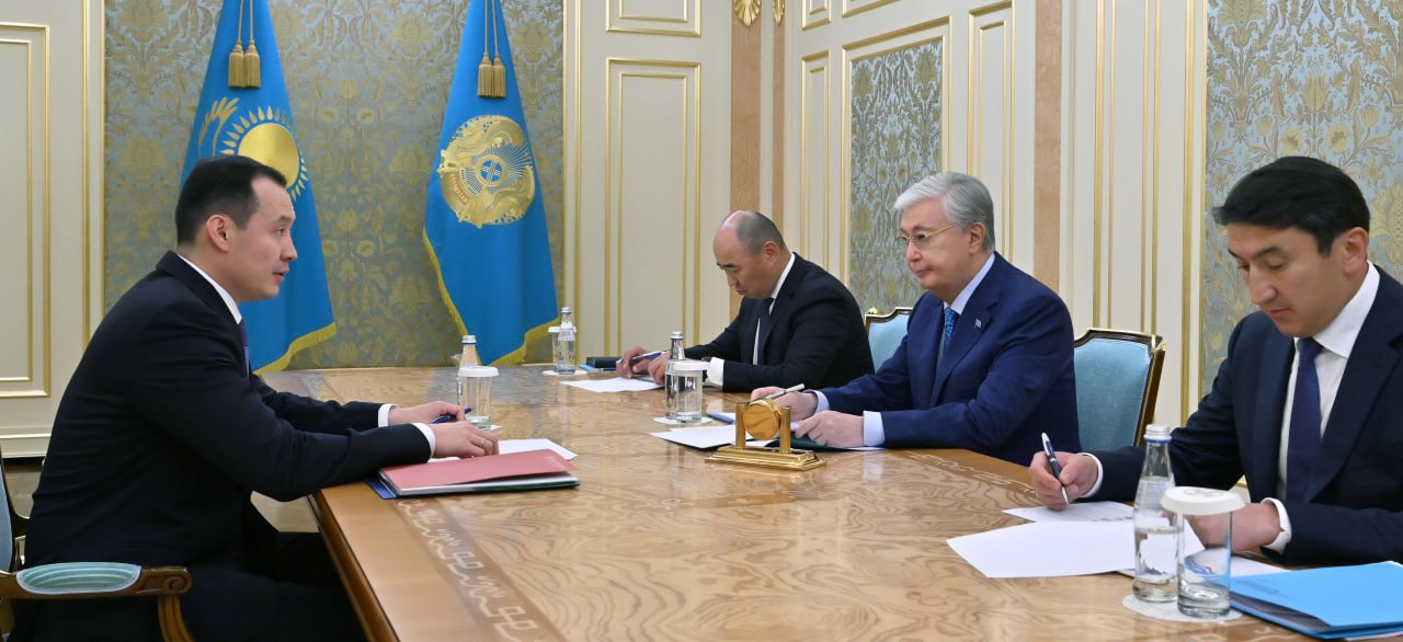 Токаев обсудил с главой QazaqGaz развитие газовой отрасли и подготовку к зиме