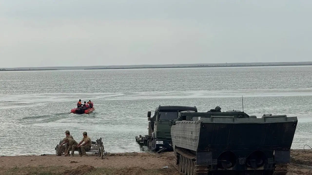 Военный вертолёт пропал под Алматой: фрагменты машины уже найдены, поиски продолжаются