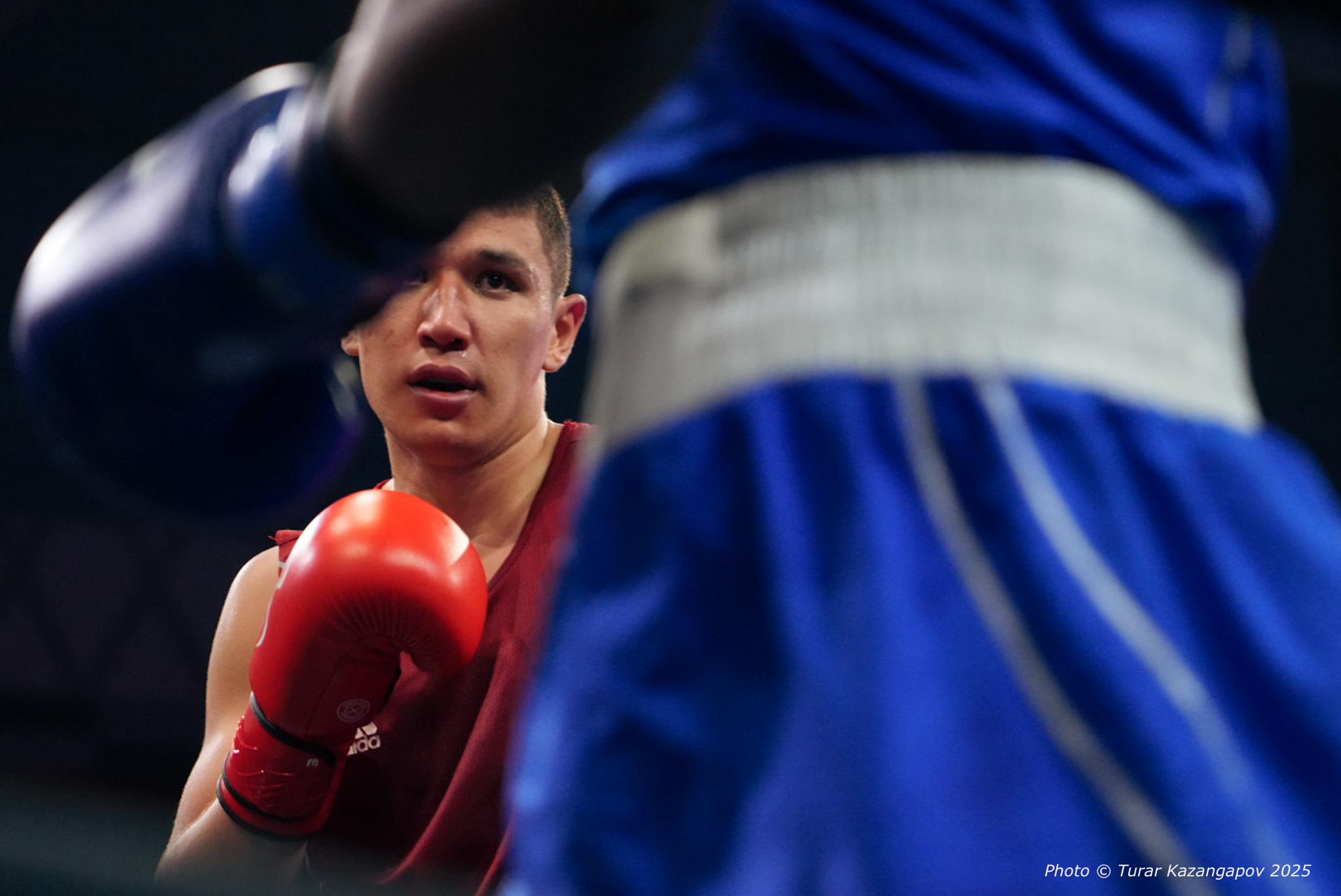 Разгромы и нокдауны: казахстанские боксеры гарантировали медали на Кубке World Boxing