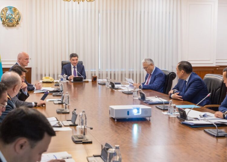 Премьер-министр поручил наказать глав двух комитетов за срыв сроков на границе