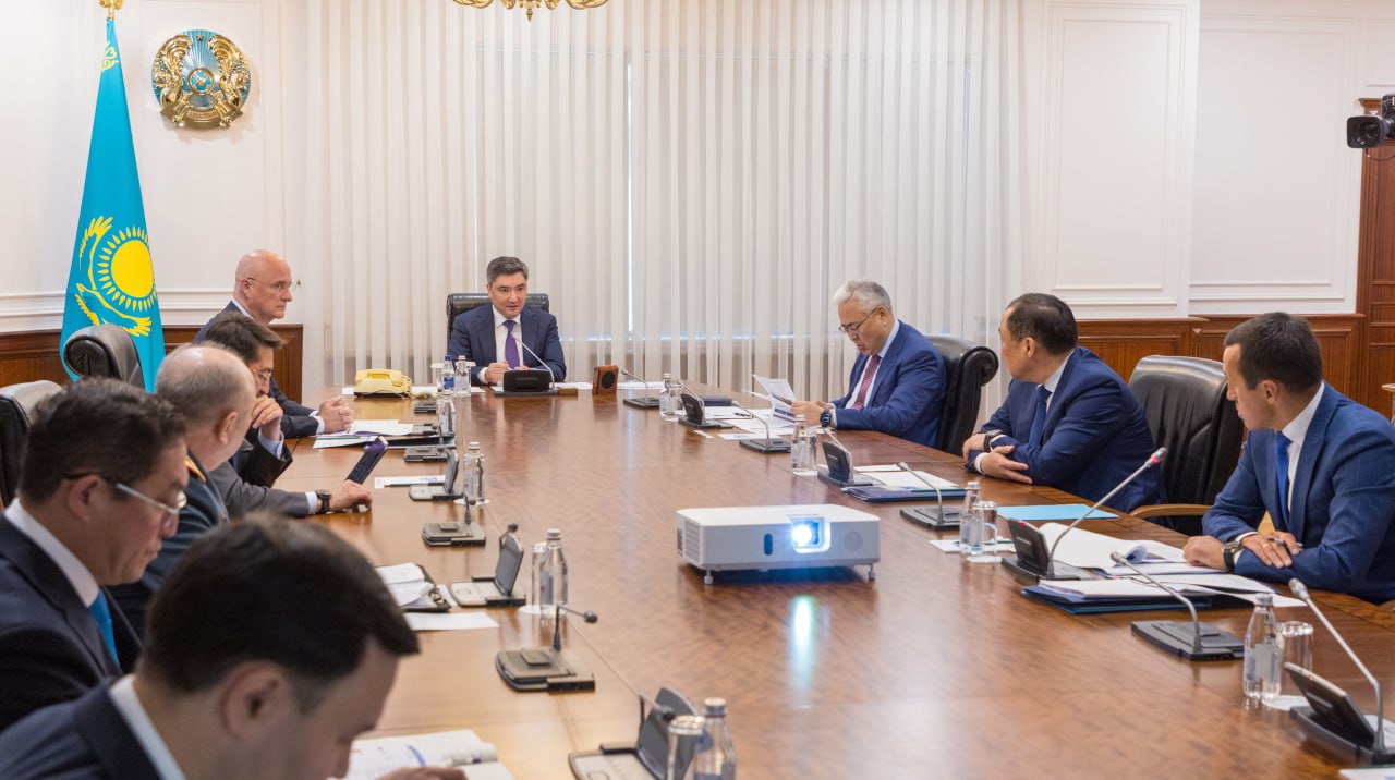 Премьер-министр поручил наказать глав двух комитетов за срыв сроков на границе