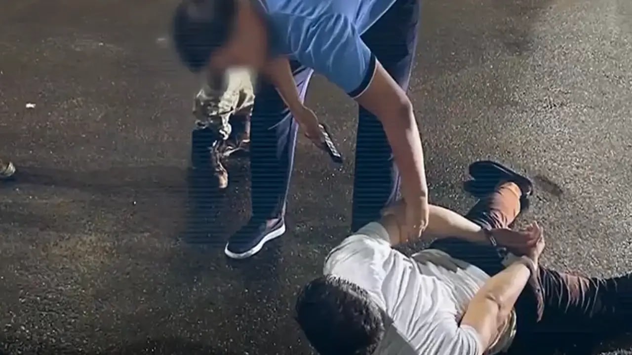 В Алматинской области задержали группу иностранцев с десятками поддельных паспортов