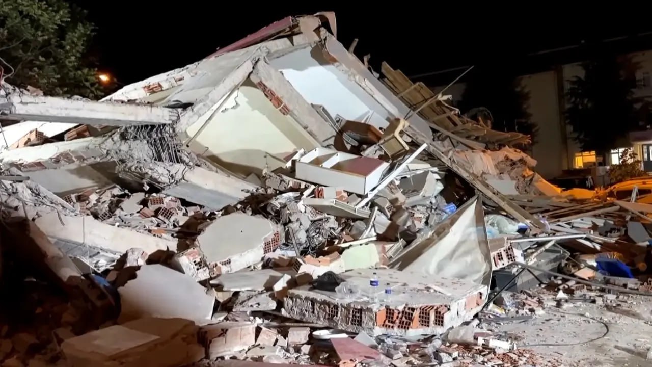 Землетрясение в Турции: погиб один человек, десятки пострадали