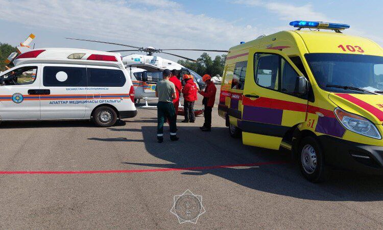 В горах Алматинской области эвакуировали 72-летнего туриста из России