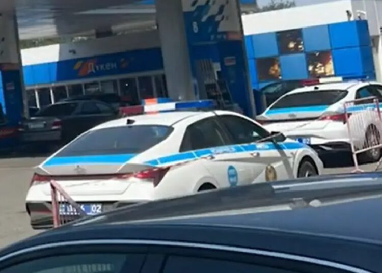 39 человек доставили в полицию после рейда на рынке Car City в Алматы
