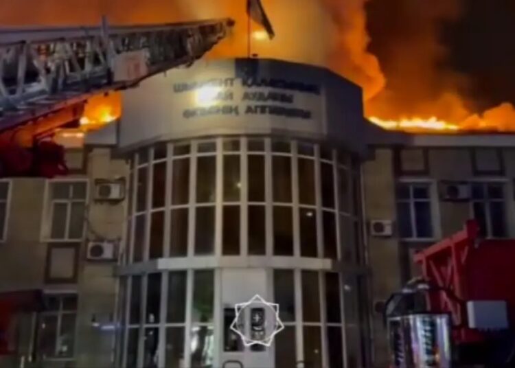 Пожар в здании акимата Абайского района Шымкента ликвидирован