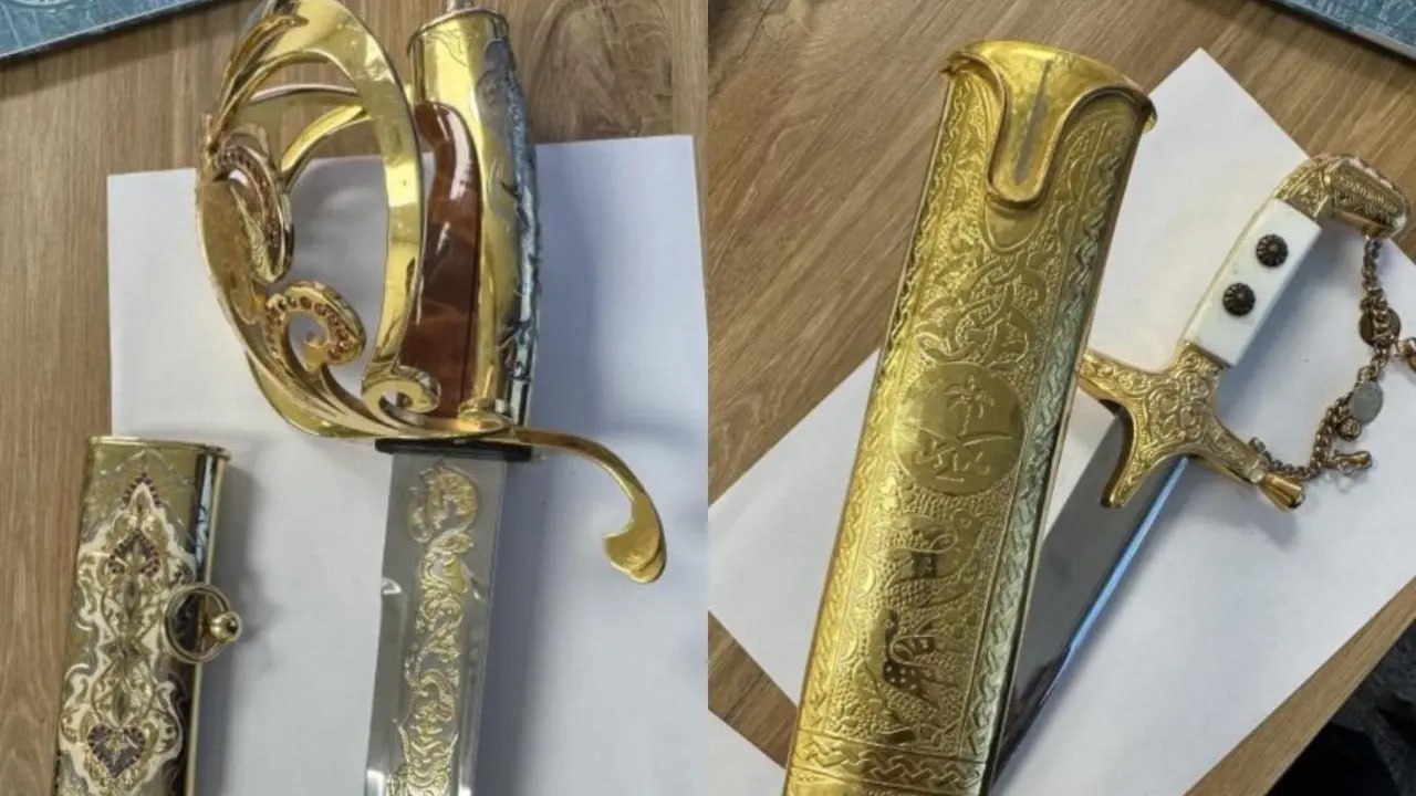 Сабли и монеты из особняка Карима Масимова продали с аукциона за 10 млн тенге