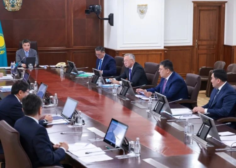 Бектенов раскритиковал акимов и KEGOC за срыв сроков подготовки к зиме