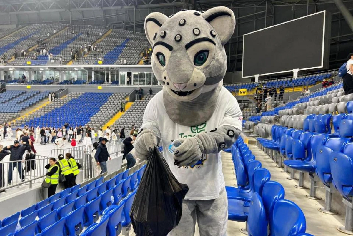 Backstreet Boys собрали аншлаг в Астане, а фанаты после концерта убрали стадион