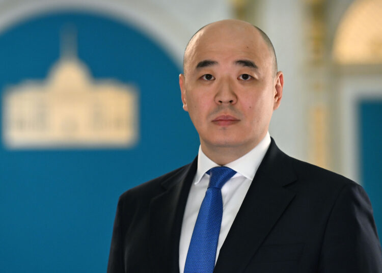Канат Шарлапаев покинул должность помощника президента