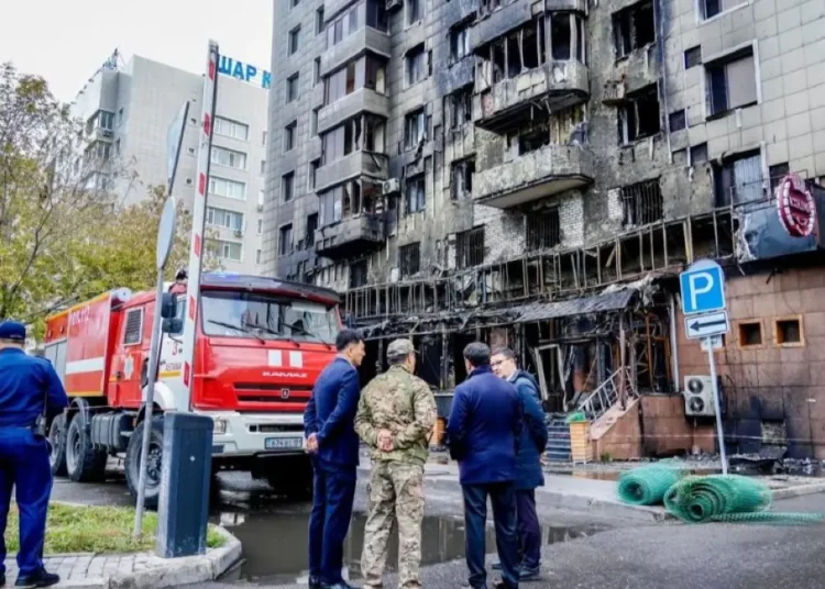 В Астане пожар в кафе повредил восемь квартир: жильцов переселили в гостиницы