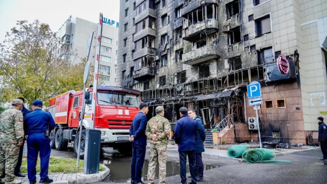 В Астане пожар в кафе повредил восемь квартир: жильцов переселили в гостиницы