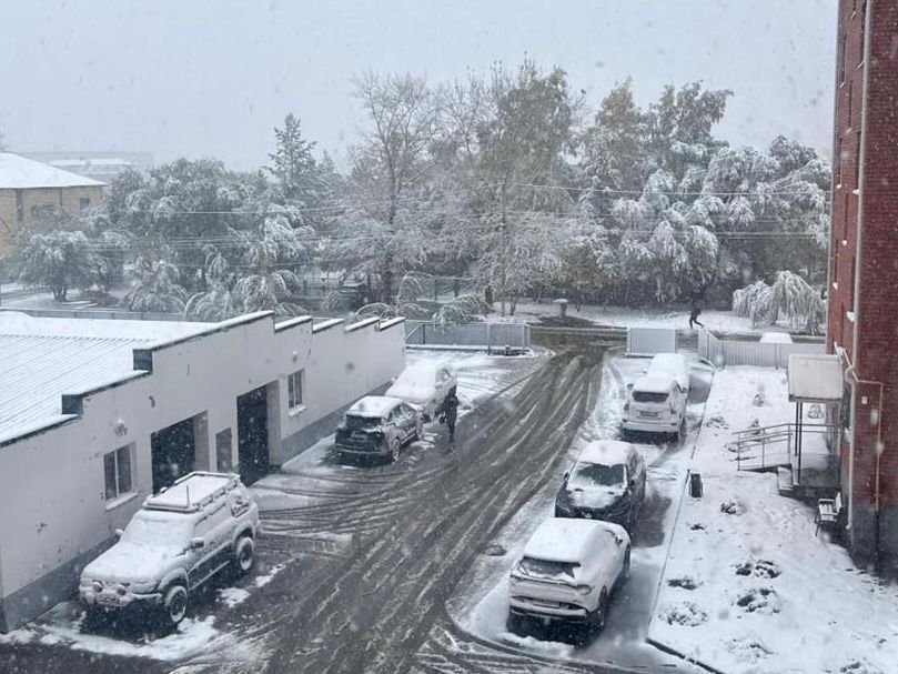 Снег обрушился на Казахстан в сентябре: что говорят синоптики и чего ждать дальше