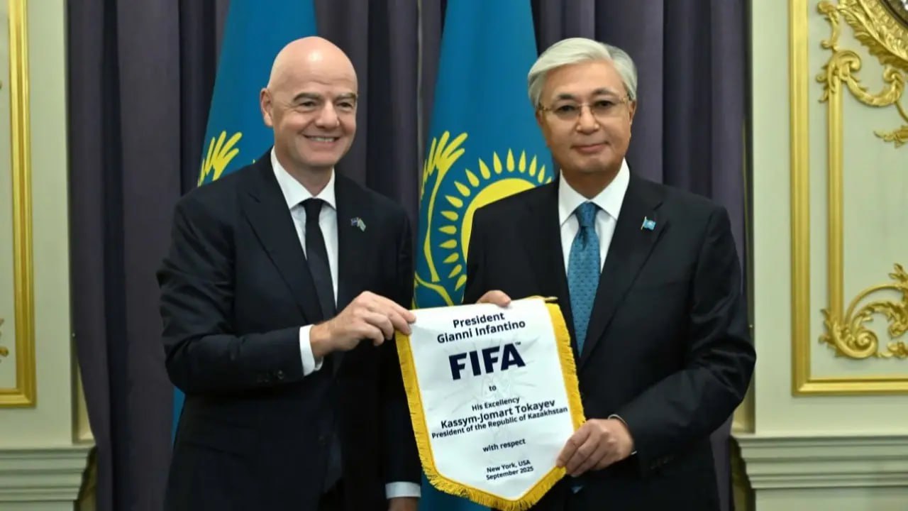 Токаев обсудил развитие футбола с президентом ФИФА