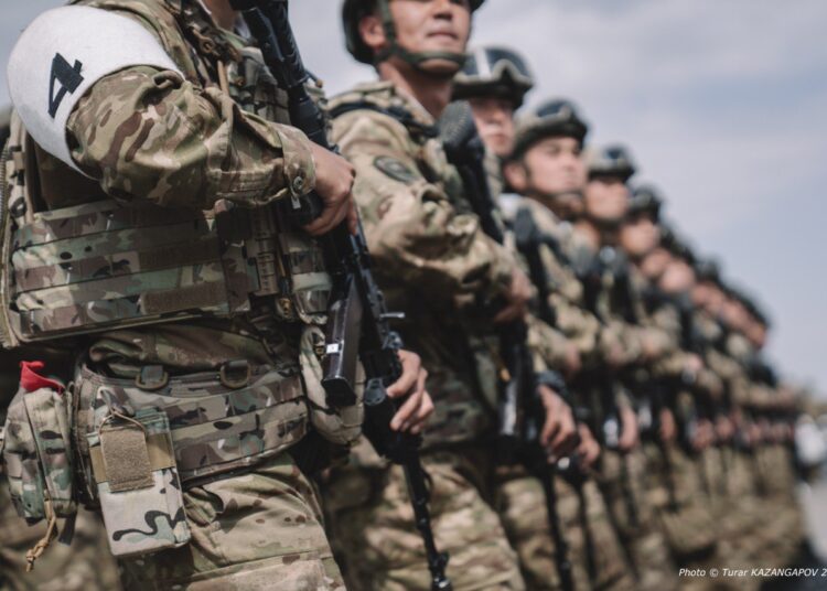 Рекордные военные расходы угрожают миру, считает президент
