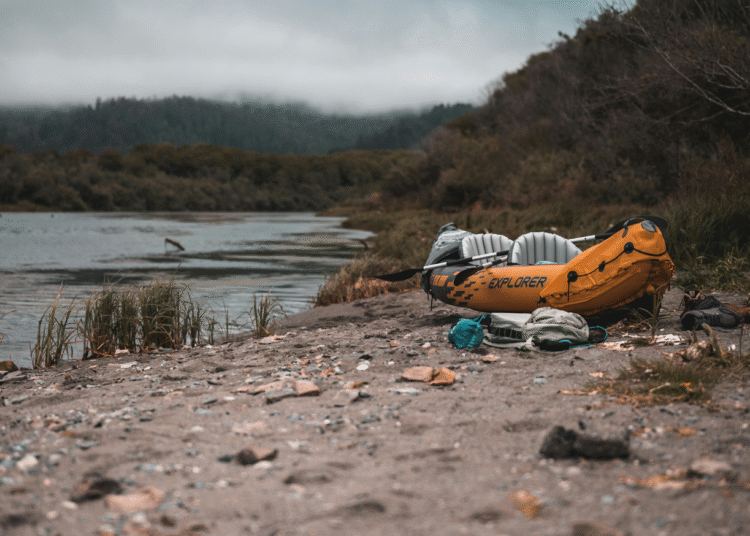 Бурная река унесла водителя квадроцикла в Риддере