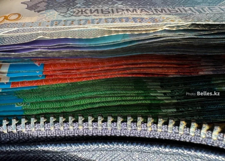 Самые высокие зарплаты августа: на бирже труда предлагали до 1,2 млн тенге