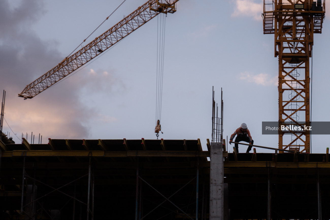 В Атырау задержан замглавы управления строительства по делу о взятке